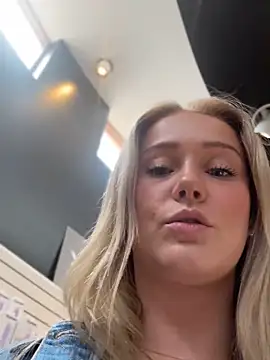 Snapshot of lexi_luv chatting on March 7, 2025, 8:00 pm lexi luv online show from March 7, 2025, 8:00 pm