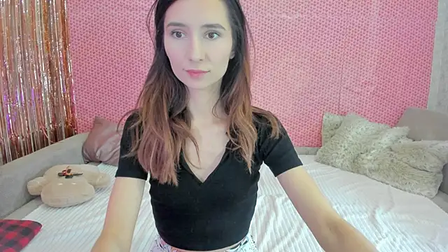 crystalnut online show from February 9, 2025, 3:53 am