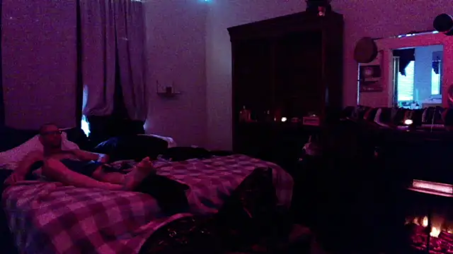 iBoneher69 online show from November 21, 2025, 3:54 pm