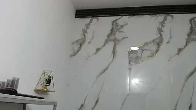 Snapshot of Lindsey8 chatting on April 1, 2026, 1:41 pm Lindsey8 online show from April 1, 2026, 1:41 pm