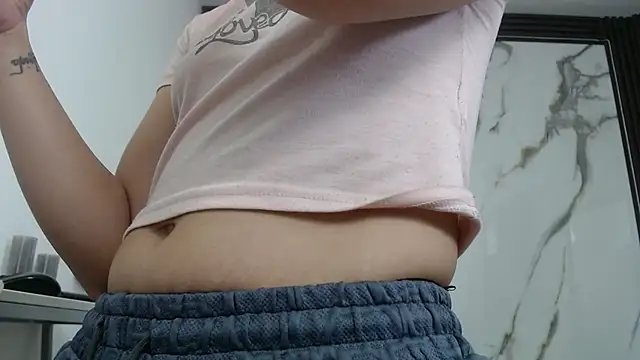 Snapshot of Lindsey8 chatting on April 6, 2026, 12:17 pm Lindsey8 online show from April 6, 2026, 12:17 pm