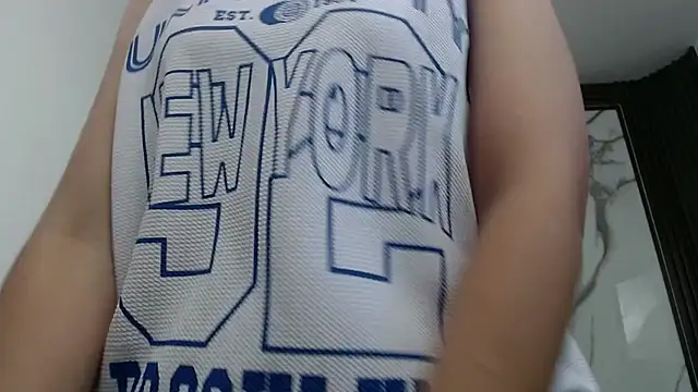 Snapshot of Lindsey8 chatting on April 14, 2026, 12:22 pm Lindsey8 online show from April 14, 2026, 12:22 pm