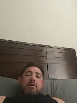 Snapshot of caliguy37 chatting on November 28, 2025, 4:20 pm caliguy37 online show from November 28, 2025, 4:20 pm