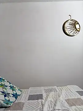 Iris love18 online show from November 9, 2025, 12:25 pm