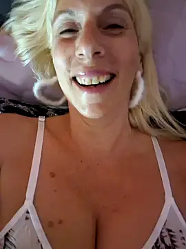 Ina HotX online show from October 7, 2025, 2:14 pm