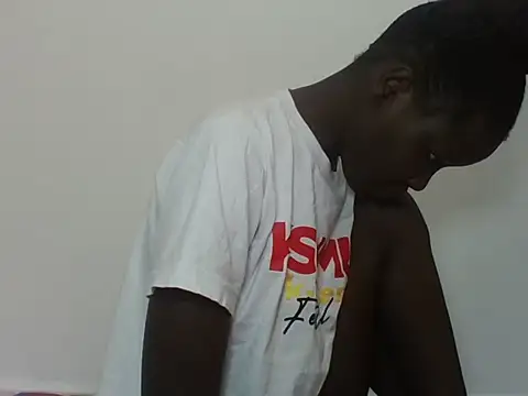 Snapshot of Creamy_Hotpussy25 chatting on September 24, 2025, 4:16 am Creamy Hotpussy25 online show from September 24, 2025, 4:16 am