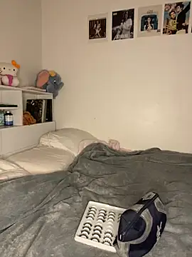 milkyhonybaby online show from September 25, 2025, 1:15 pm