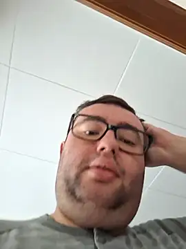 Javier bear online show from November 10, 2025, 8:57 am