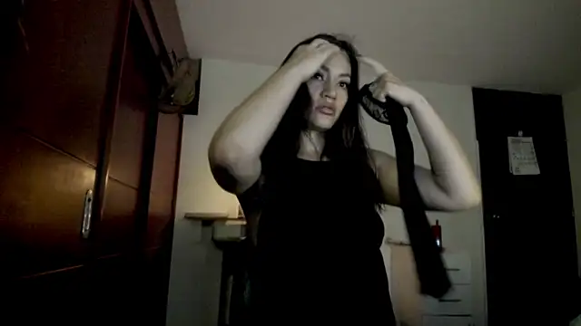 Lucyerobbie online show from April 14, 2026, 10:54 am