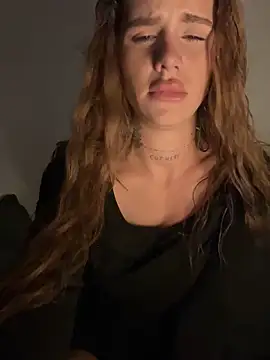 Snapshot of EmiliaCatalina chatting on February 17, 2026, 12:07 am EmiliaCatalina online show from February 17, 2026, 12:07 am