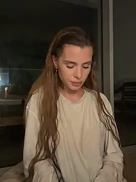 Snapshot of EmiliaCatalina chatting on February 22, 2026, 12:56 am EmiliaCatalina online show from February 22, 2026, 12:56 am