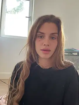 Snapshot of EmiliaCatalina chatting on February 28, 2026, 7:15 pm EmiliaCatalina online show from February 28, 2026, 7:15 pm