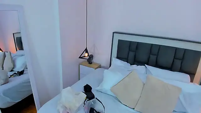 victoria cooper3 online show from November 15, 2025, 9:28 am