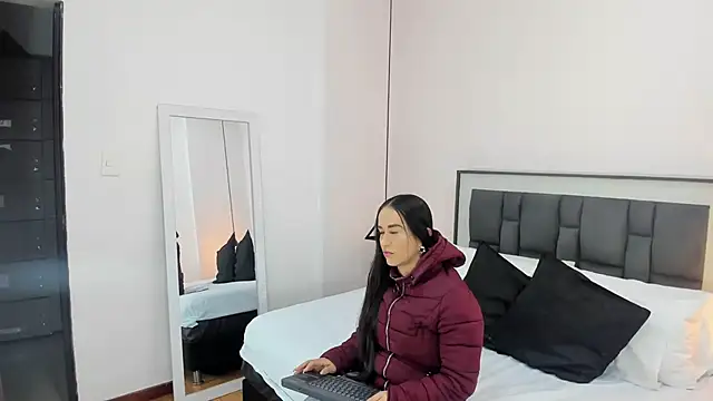 victoria cooper3 online show from November 30, 2025, 9:24 am