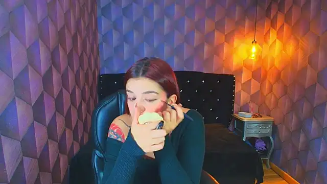 LiaHarryis online show from September 23, 2025, 7:06 pm