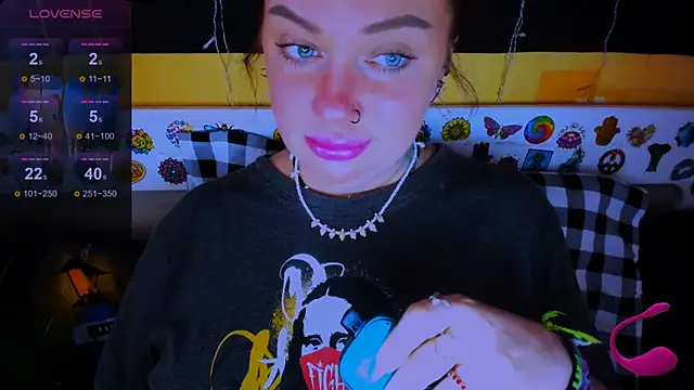 EllieOz online show from March 9, 2025, 2:21 pm