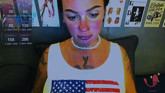 Snapshot of EllieOz chatting on April 15, 2026, 4:58 pm EllieOz online show from April 15, 2026, 4:58 pm
