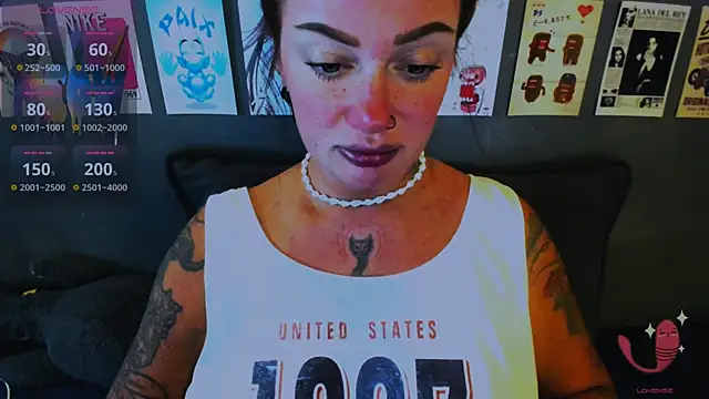 Snapshot of EllieOz chatting on April 18, 2026, 2:43 pm EllieOz online show from April 18, 2026, 2:43 pm