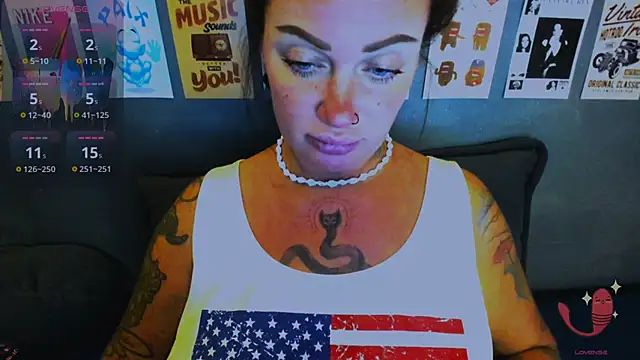 Snapshot of EllieOz chatting on April 24, 2026, 8:22 pm EllieOz online show from April 24, 2026, 8:22 pm