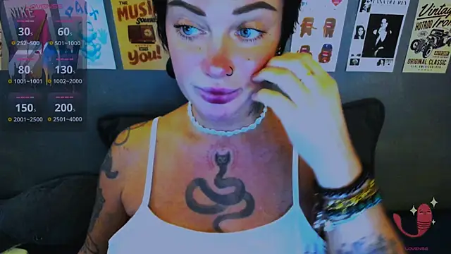 Snapshot of EllieOz chatting on May 4, 2026, 3:30 pm EllieOz online show from May 4, 2026, 3:30 pm
