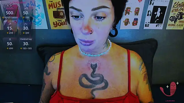 Snapshot of EllieOz chatting on May 5, 2026, 5:10 pm EllieOz online show from May 5, 2026, 5:10 pm