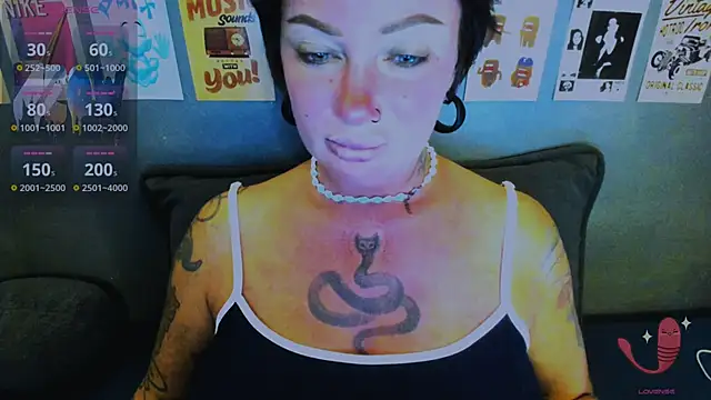 Snapshot of EllieOz chatting on May 11, 2026, 6:05 pm EllieOz online show from May 11, 2026, 6:05 pm