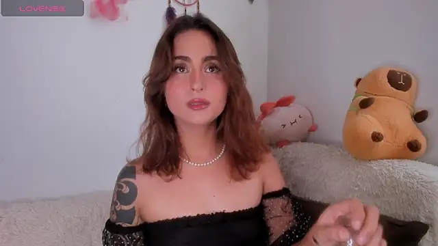 Violette-Ramirez01 online show from November 16, 2025, 4:45 pm