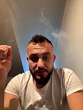 Snapshot of cosmin9000 chatting on November 9, 2025, 8:45 am cosmin9000 online show from November 9, 2025, 8:45 am