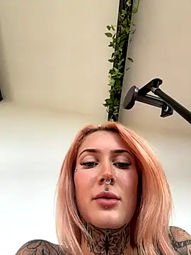 Stella-Kink online show from November 5, 2025, 1:11 pm