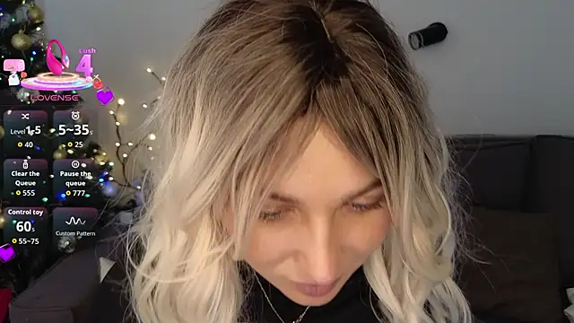 Snapshot of Yoda21 chatting on December 15, 2025, 12:42 pm Yoda21 online show from December 15, 2025, 12:42 pm