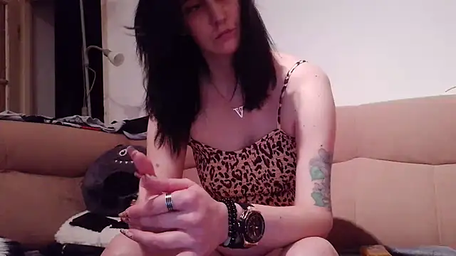 LauraBaby online show from December 20, 2024, 8:01 pm