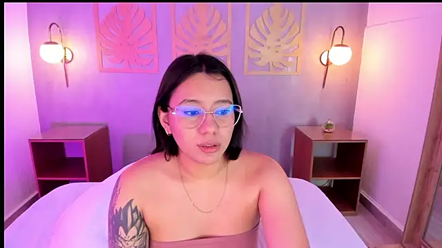 Snapshot of majo_rosse_ chatting on September 27, 2025, 11:32 pm majo rosse  online show from September 27, 2025, 11:32 pm