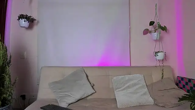 roselinedior online show from February 3, 2025, 3:49 pm