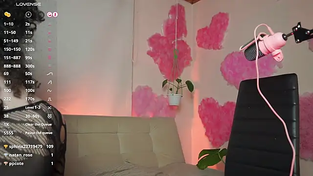 roselinedior online show from March 4, 2025, 8:05 pm