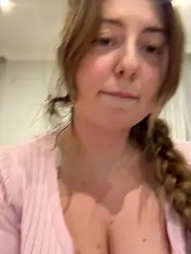 curvyflawless online show from November 21, 2025, 4:38 pm