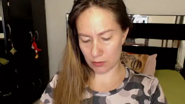 Snapshot of CATRINA-83 chatting on February 4, 2026, 4:35 pm CATRINA-83 online show from February 4, 2026, 4:35 pm