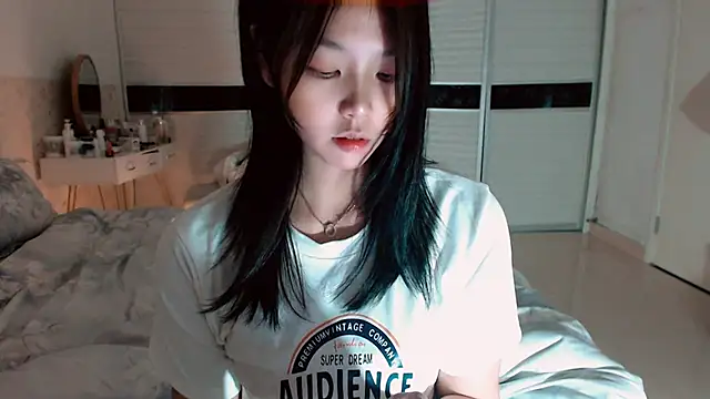 Snapshot of -Lucky_Girl chatting on November 4, 2025, 2:49 pm -Lucky Girl online show from November 4, 2025, 2:49 pm