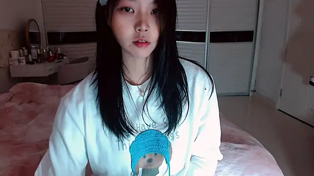 Snapshot of -Lucky_Girl chatting on December 14, 2025, 2:39 am -Lucky Girl online show from December 14, 2025, 2:39 am