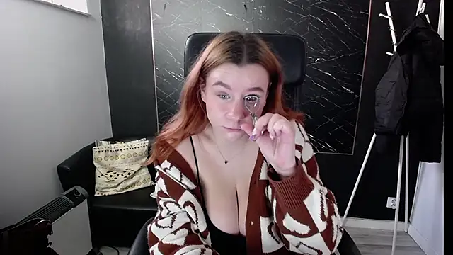 littleviki7 online show from February 11, 2025, 7:44 am