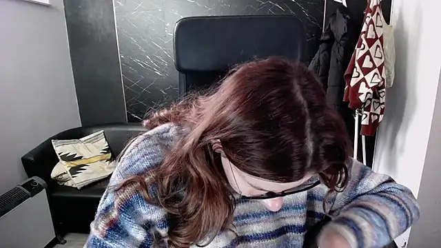 littleviki7 online show from October 27, 2025, 7:34 am