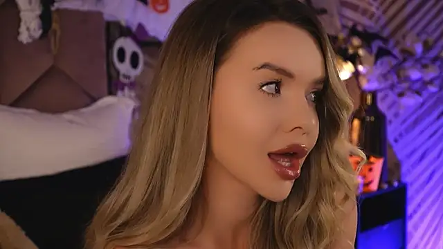 Snapshot of KatyaBelle chatting on October 27, 2025, 8:13 pm KatyaBelle online show from October 27, 2025, 8:13 pm