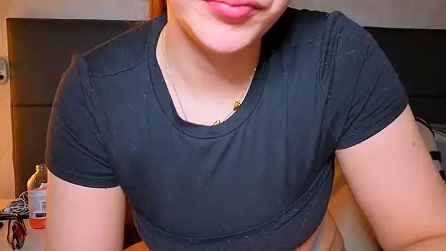 Snapshot of Sweetninaaa chatting on May 26, 2026, 12:45 pm Sweetninaaa online show from May 26, 2026, 12:45 pm