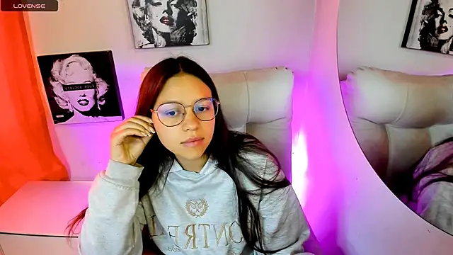 SamanthaRoldaan online show from April 20, 2026, 2:42 pm