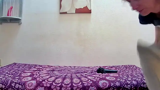 Snapshot of randomshuffles chatting on January 1, 2025, 1:37 pm randomshuffles online show from January 1, 2025, 1:37 pm