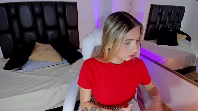 Snapshot of lana-rosse chatting on March 12, 2025, 7:17 pm lana-rosse online show from March 12, 2025, 7:17 pm