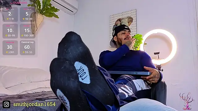 JordanSmiith  online show from October 24, 2025, 9:11 pm