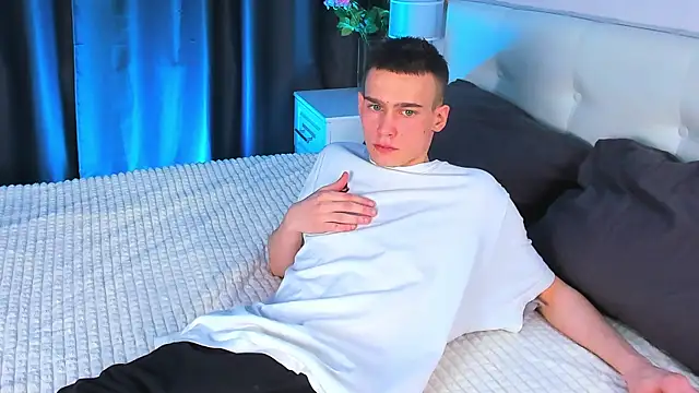 Snapshot of Kevin_Kesi chatting on February 5, 2025, 1:11 pm Kevin Kesi online show from February 5, 2025, 1:11 pm