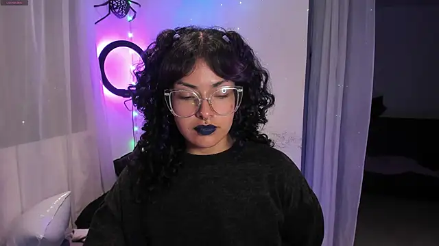 Snapshot of witchviolet chatting on December 30, 2024, 12:32 am witchviolet online show from December 30, 2024, 12:32 am