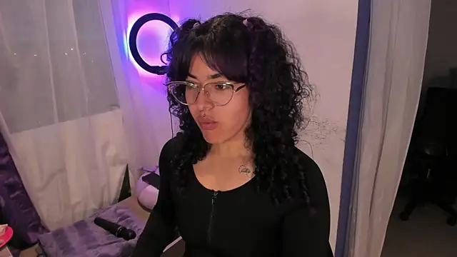 Snapshot of witchviolet chatting on January 6, 2025, 11:09 pm witchviolet online show from January 6, 2025, 11:09 pm
