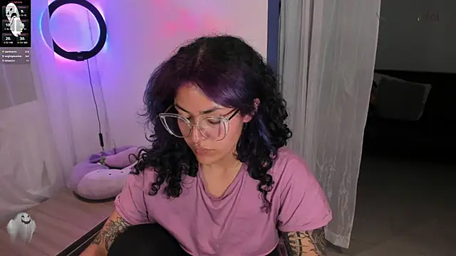 Snapshot of witchviolet chatting on January 24, 2025, 12:52 am witchviolet online show from January 24, 2025, 12:52 am